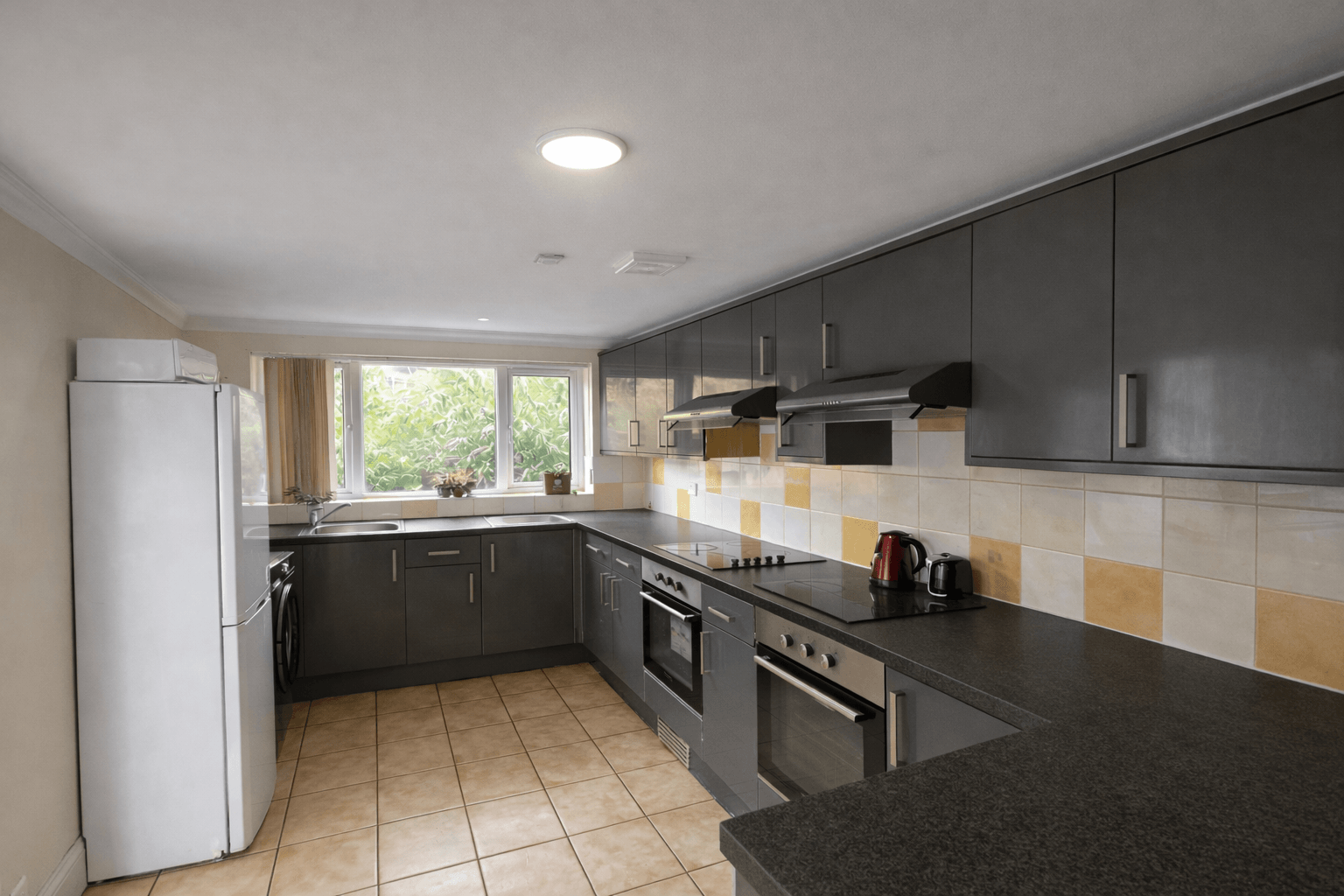 8 bed property in Woodville Road, Cardiff